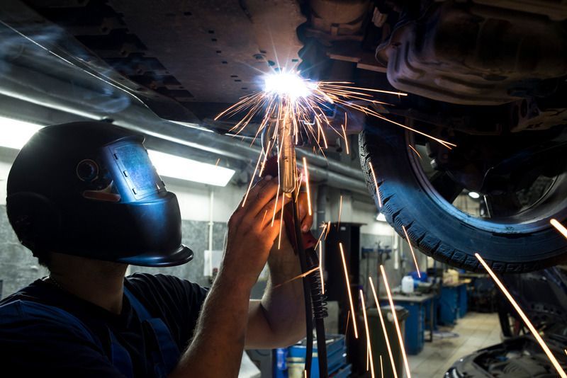 Car Trouble: Should You Handle It Yourself or Seek a Mechanic?